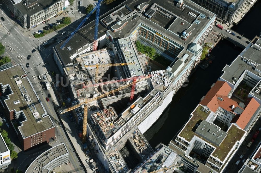 Luftbild Hamburg - Baustelle zum Bau des Wohn- und Geschäftshaus Viertels Stadthöfe-Quartier in Hamburg