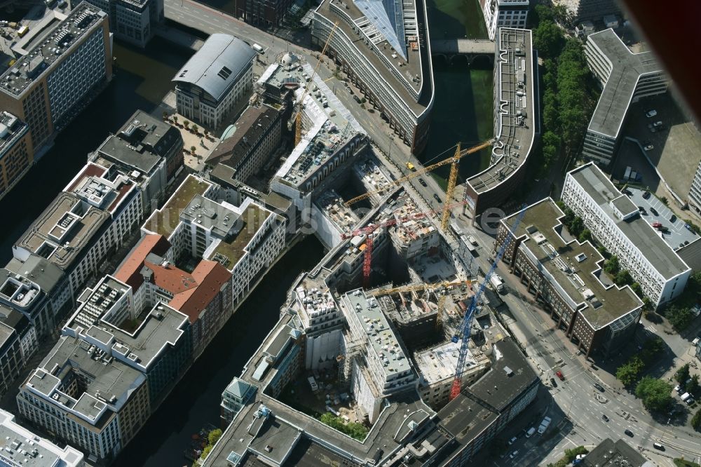 Hamburg aus der Vogelperspektive: Baustelle zum Bau des Wohn- und Geschäftshaus Viertels Stadthöfe-Quartier in Hamburg