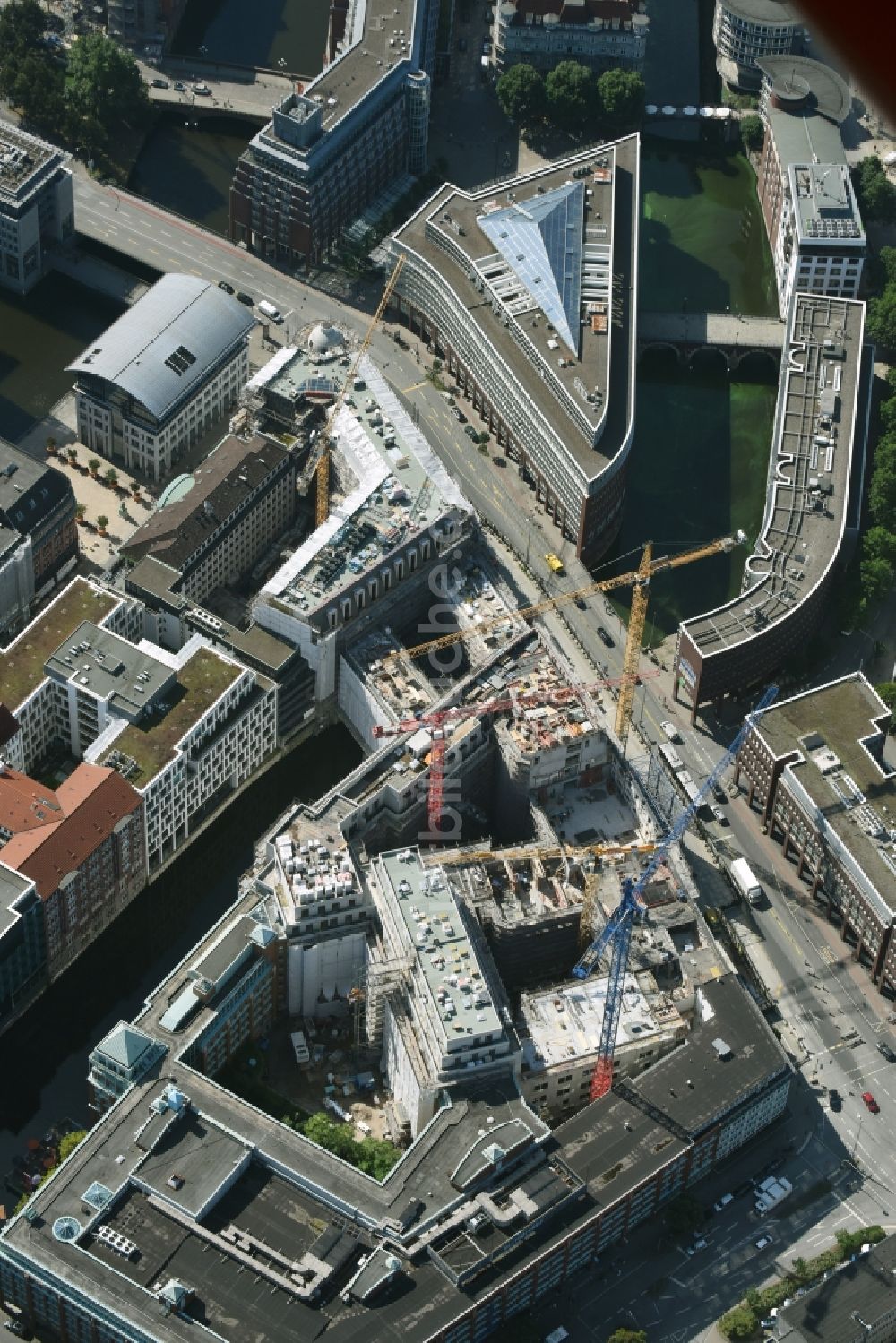 Luftbild Hamburg - Baustelle zum Bau des Wohn- und Geschäftshaus Viertels Stadthöfe-Quartier in Hamburg