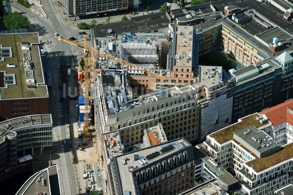 Luftbild Hamburg - Baustelle zum Bau des Wohn- und Geschäftshaus Viertels Stadthöfe-Quartier in Hamburg