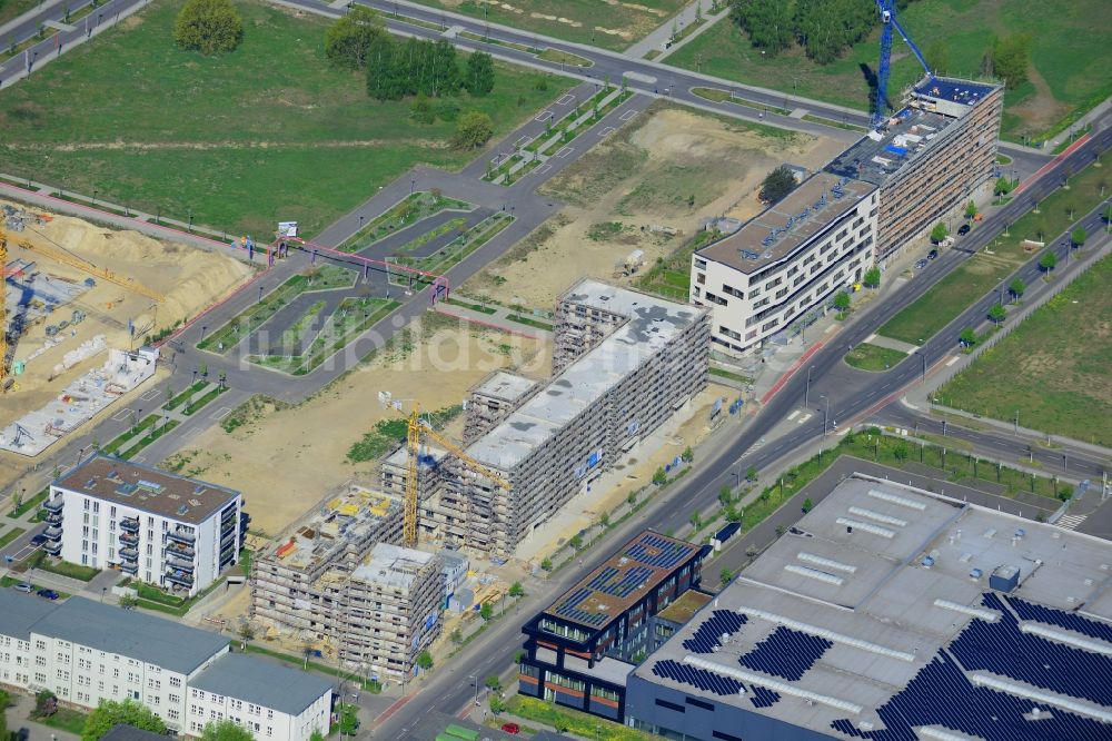 Berlin aus der Vogelperspektive: Baustelle zum Bauprojekt Isaac Newton Park am Technologiepark in Adlershof im Bezirk Treptow-Köpenick in Berlin