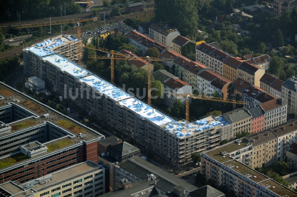 Berlin von oben - Baustelle zum Bauvorhaben livingvictoria an der Schreiberhauer Straße im Bezirk Lichtenberg in Berlin