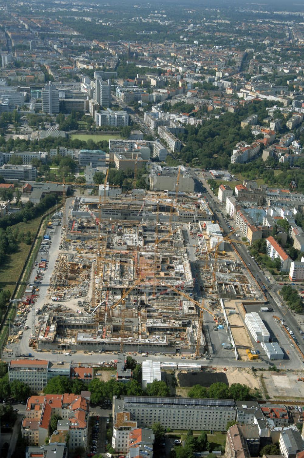 Luftaufnahme Berlin - Baustelle zum BND Neubau im Bezirk Mitte