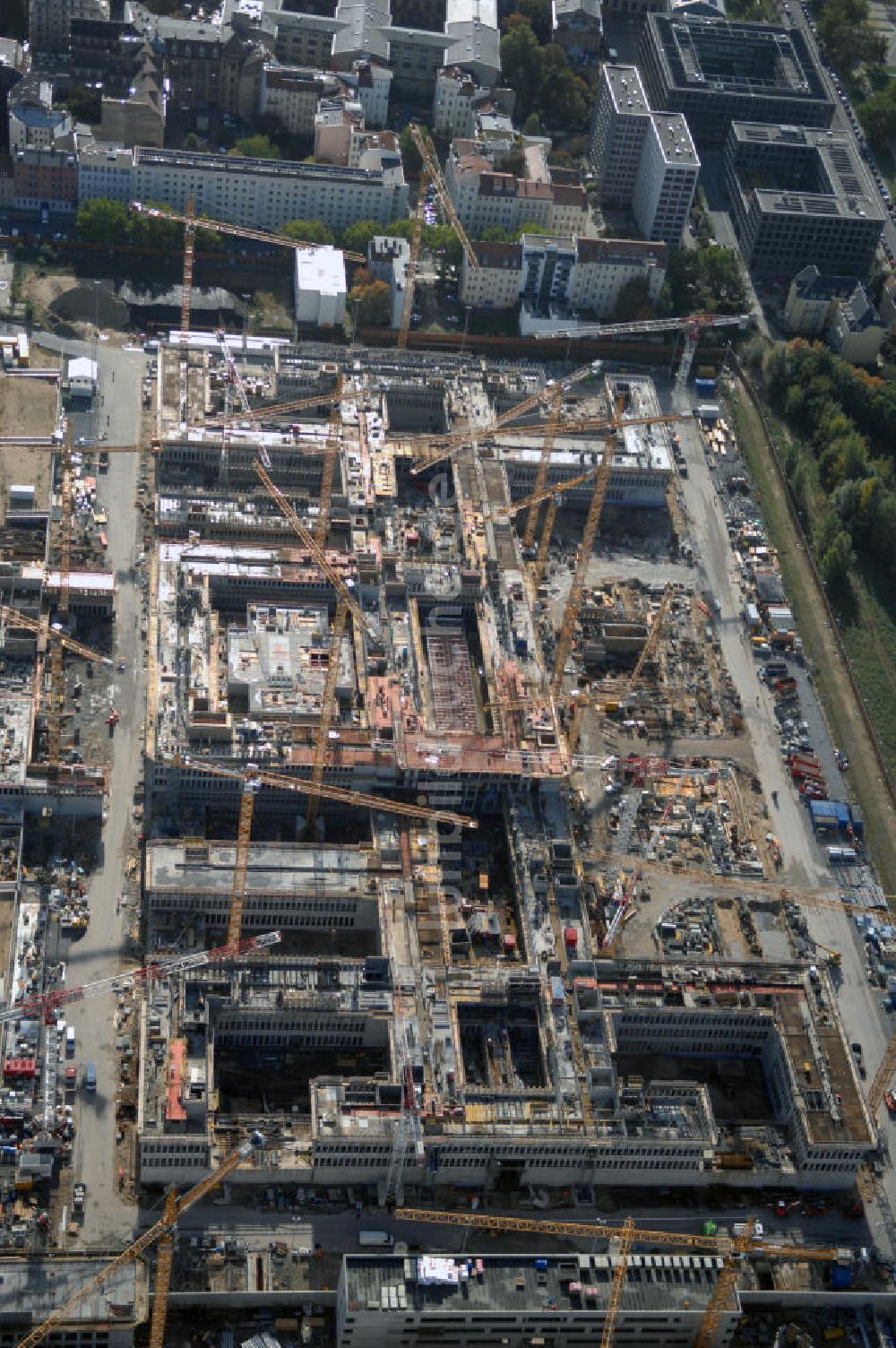 Luftbild Berlin - Baustelle zum BND Neubau im Bezirk Mitte