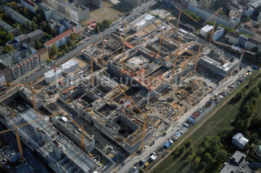 Luftbild Berlin - Baustelle zum BND Neubau im Bezirk Mitte