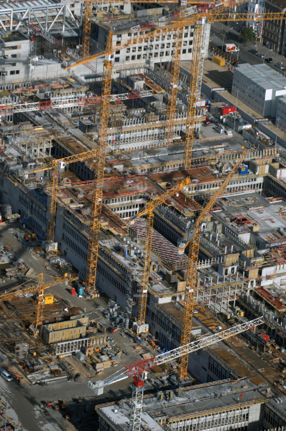 Luftbild Berlin - Baustelle zum BND Neubau im Bezirk Mitte