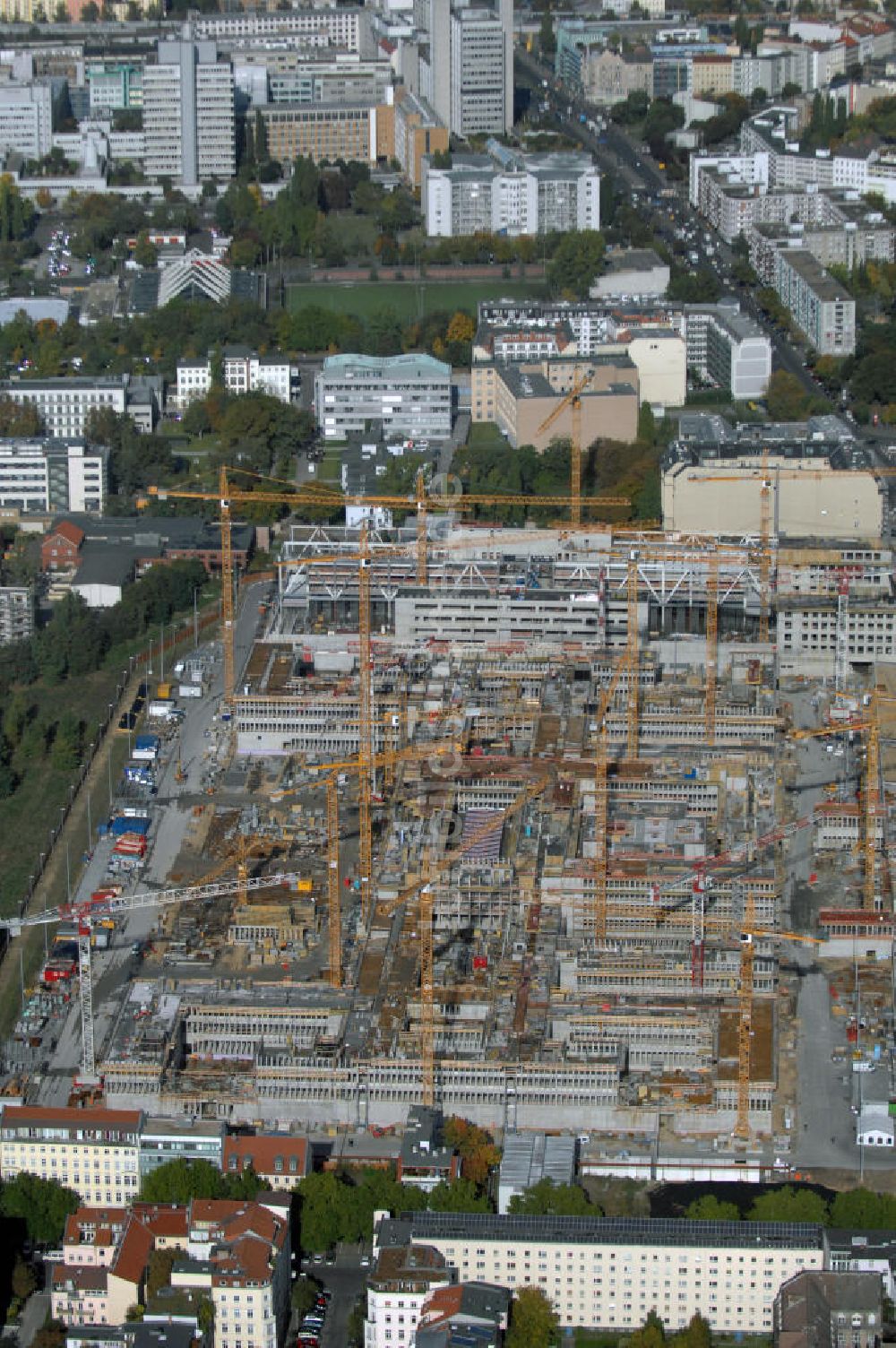 Luftbild Berlin - Baustelle zum BND Neubau im Bezirk Mitte