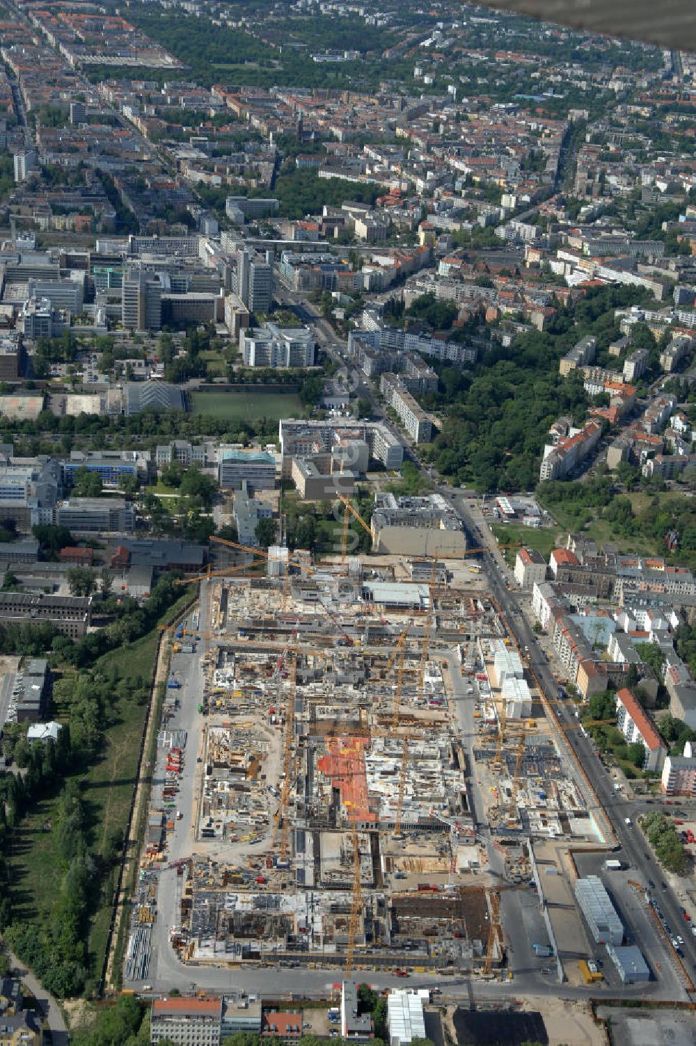 Luftaufnahme Berlin - Baustelle zum BND Neubau im Bezirk Mitte