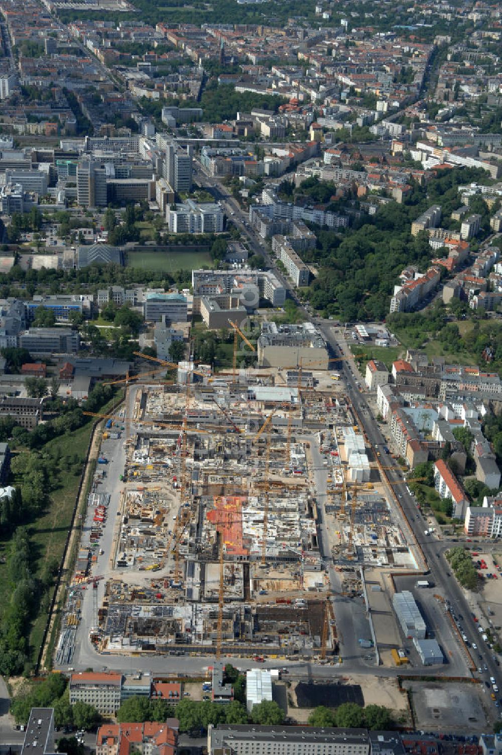 Luftbild Berlin - Baustelle zum BND Neubau im Bezirk Mitte