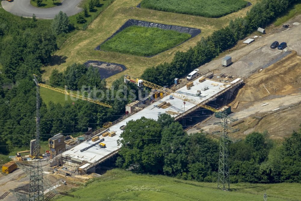 Mettmann von oben - Baustelle zum Brückenneubau an der Lindenheider Strasse in Mettmann im Bundesland Nordrhein-Westfalen