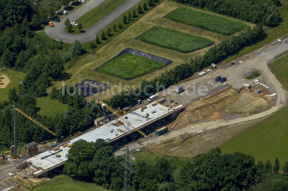 Luftbild Mettmann - Baustelle zum Brückenneubau an der Lindenheider Strasse in Mettmann im Bundesland Nordrhein-Westfalen