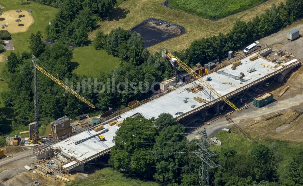 Luftaufnahme Mettmann - Baustelle zum Brückenneubau an der Lindenheider Strasse in Mettmann im Bundesland Nordrhein-Westfalen