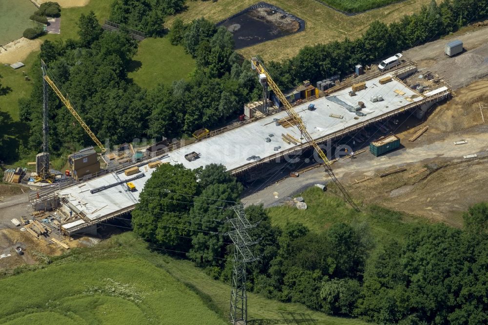 Mettmann von oben - Baustelle zum Brückenneubau an der Lindenheider Strasse in Mettmann im Bundesland Nordrhein-Westfalen