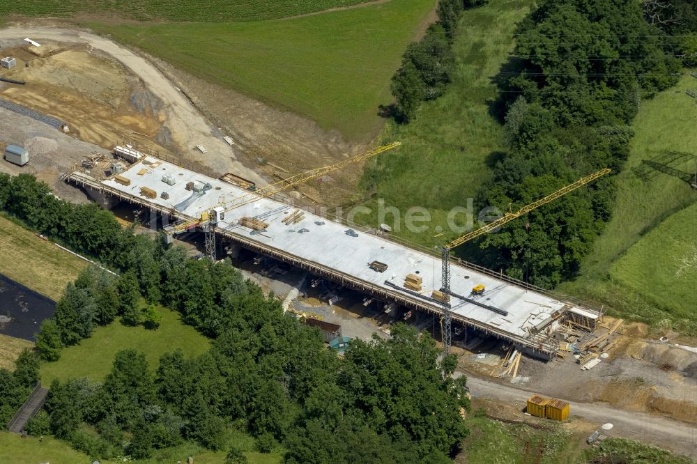 Mettmann von oben - Baustelle zum Brückenneubau an der Lindenheider Strasse in Mettmann im Bundesland Nordrhein-Westfalen