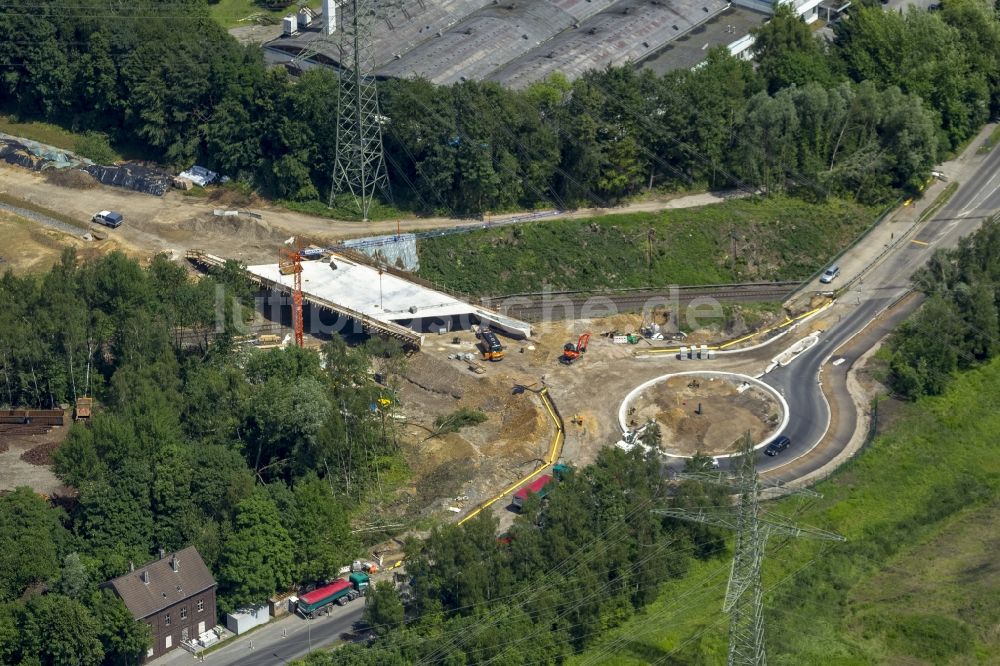 Mettmann aus der Vogelperspektive: Baustelle zum Brückenneubau an der Lindenheider Strasse in Mettmann im Bundesland Nordrhein-Westfalen