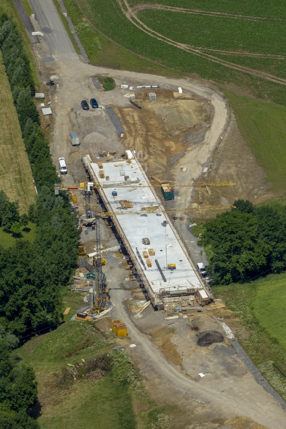 Mettmann aus der Vogelperspektive: Baustelle zum Brückenneubau an der Lindenheider Strasse in Mettmann im Bundesland Nordrhein-Westfalen