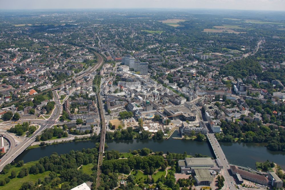 Mülheim an der Ruhr von oben - Baustelle zum Erweiterungsbau des Rathauses am Flußufer in Mülheim an der Ruhr im Bundesland Nordrhein-Westfalen