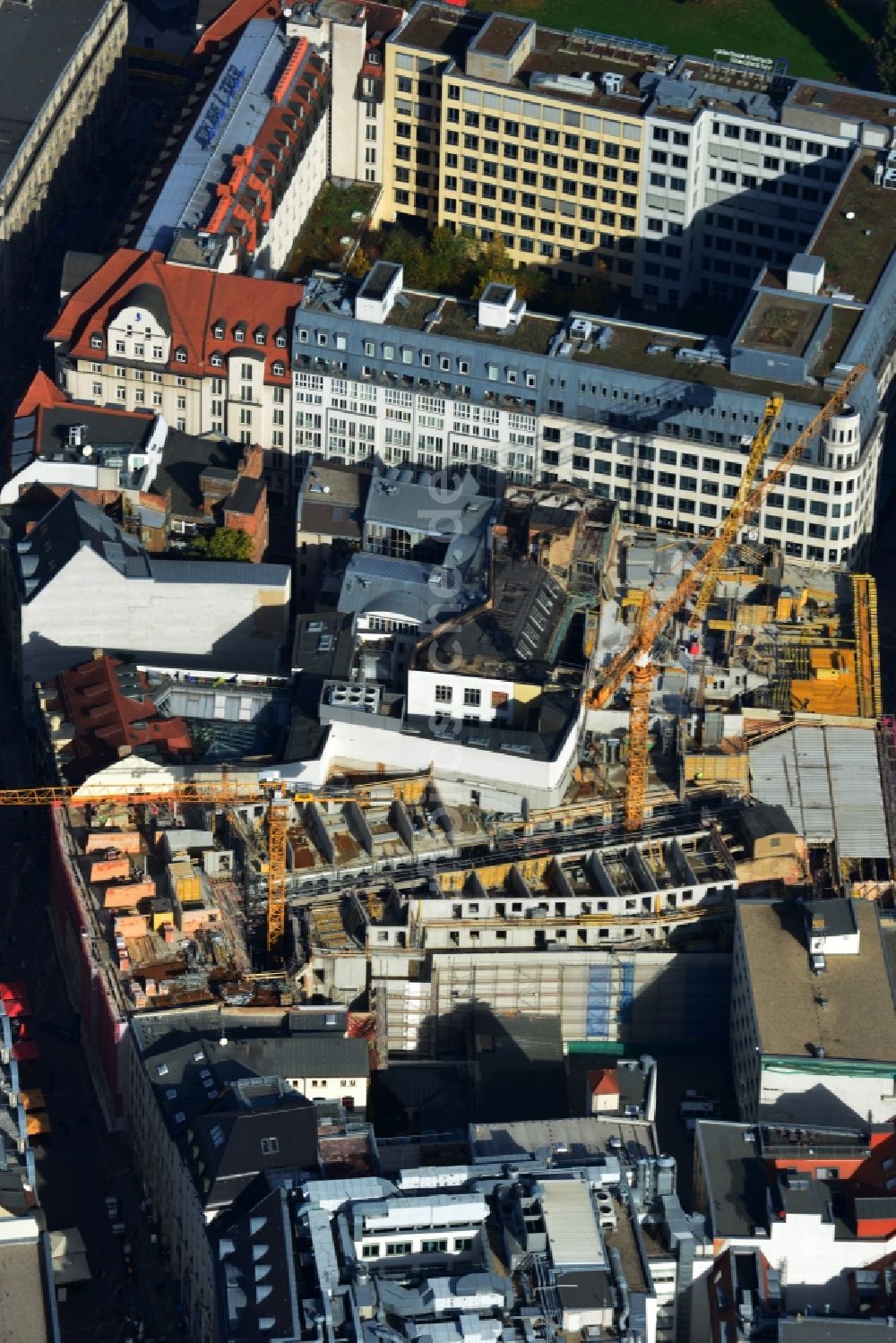 Leipzig aus der Vogelperspektive: Baustelle zum Hotel - Neubau der Motel One Gruppe im Areal an der Ritterstraße - Nikolaistraße im Zentrum von Lepzig in Sachsen