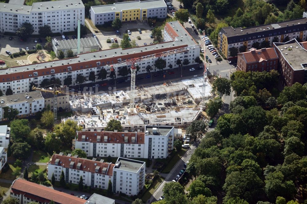 Berlin Köpenick von oben - Baustelle zum KÖWOGE- Wohnungsneubau an der Glienicker Ecke Adlershofer Straße in Köpenick in Berlin