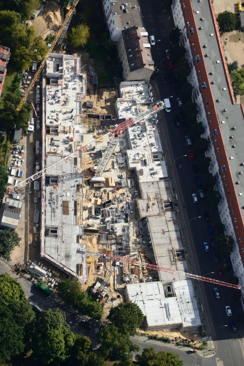 Berlin Köpenick aus der Vogelperspektive: Baustelle zum KÖWOGE- Wohnungsneubau an der Glienicker Ecke Adlershofer Straße in Köpenick in Berlin