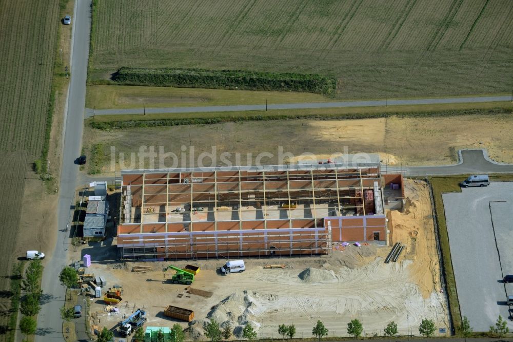 Gütersloh aus der Vogelperspektive: Baustelle zum Neubau eines ALDI Einkaufszentrums an der Herzbrocker Straße in Gütersloh im Bundesland Nordrhein-Westfalen