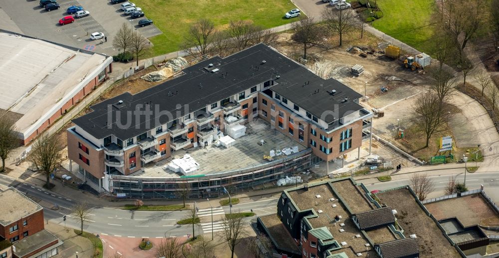 Bottrop aus der Vogelperspektive: Baustelle zum Neubau eines Aldi- Süd Marktes im Wohnhaus an der Schukze-Delitzsch-Straße - Hauptstraße im Ortsteil Kirchhellen in Bottrop im Bundesland Nordrhein-Westfalen