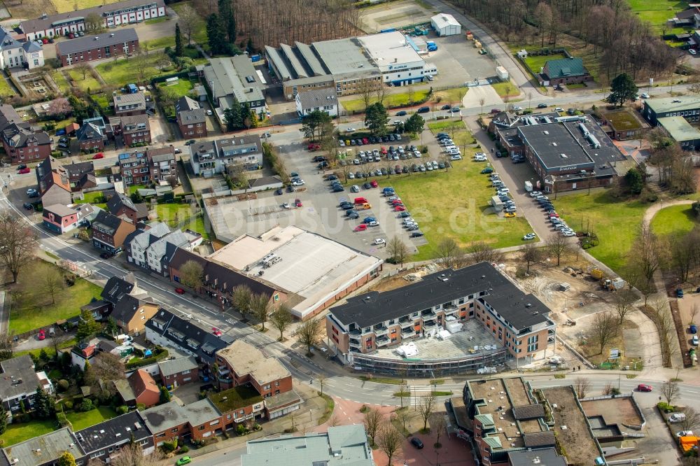 Luftbild Bottrop - Baustelle zum Neubau eines Aldi- Süd Marktes im Wohnhaus an der Schukze-Delitzsch-Straße - Hauptstraße im Ortsteil Kirchhellen in Bottrop im Bundesland Nordrhein-Westfalen