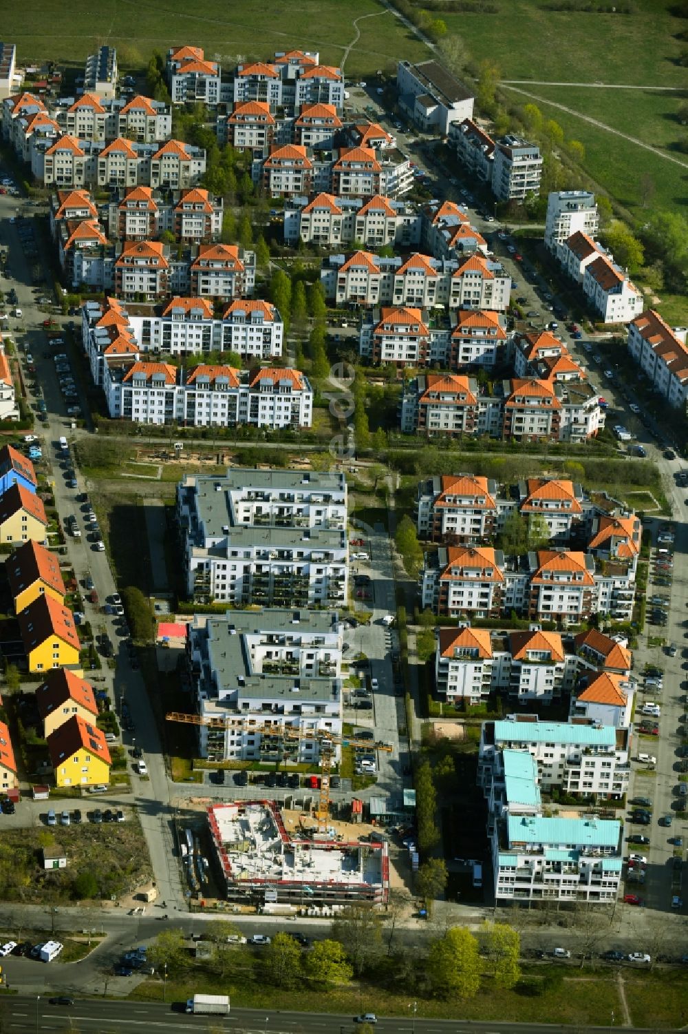 Berlin von oben - Baustelle zum Neubau einer altersgerechten Wohnanlage am Gärtnereiring in Berlin, Deutschland