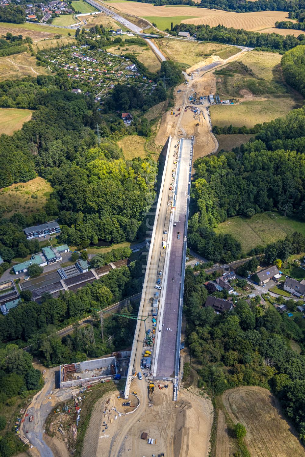 Luftaufnahme Heiligenhaus - Baustelle zum Neubau der Angerbachtalbrücke der BAB A44 in Hofermühle im Bundesland Nordrhein-Westfalen, Deutschland