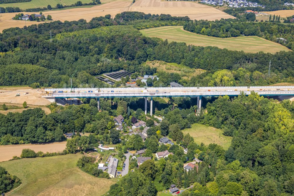 Luftaufnahme Heiligenhaus - Baustelle zum Neubau der Angerbachtalbrücke der BAB A44 in Hofermühle im Bundesland Nordrhein-Westfalen, Deutschland