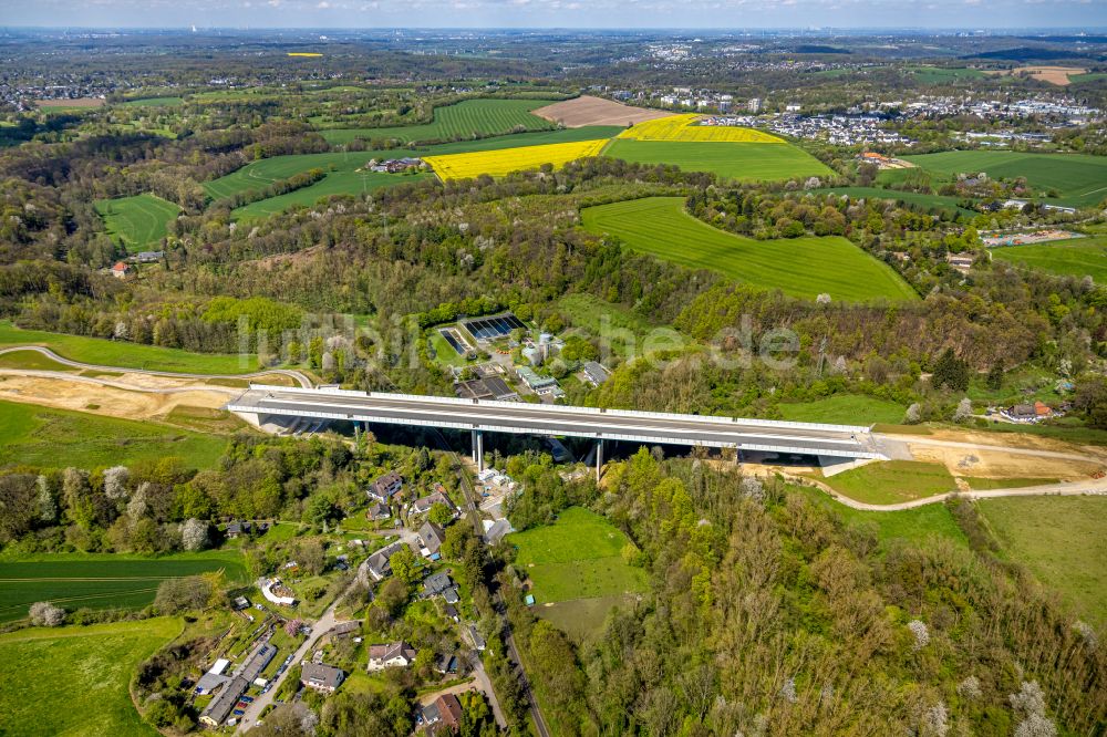 Heiligenhaus aus der Vogelperspektive: Baustelle zum Neubau der Angerbachtalbrücke der BAB A44 in Hofermühle im Bundesland Nordrhein-Westfalen, Deutschland