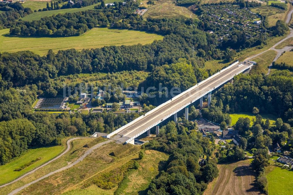 Luftaufnahme Heiligenhaus - Baustelle zum Neubau der Angerbachtalbrücke der BAB A44 in Hofermühle im Bundesland Nordrhein-Westfalen, Deutschland