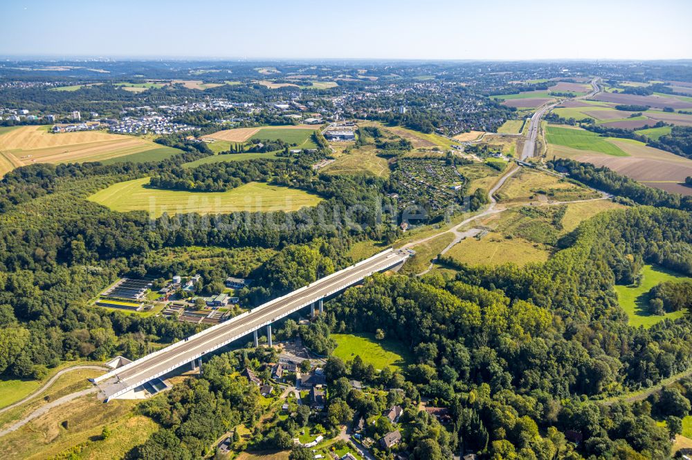 Heiligenhaus von oben - Baustelle zum Neubau der Angerbachtalbrücke der BAB A44 in Hofermühle im Bundesland Nordrhein-Westfalen, Deutschland