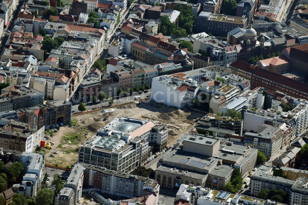 Berlin von oben - Baustelle zum Neubau auf dem Areal am Tacheles an der Oranienburger Straße im Ortsteil Mitte in Berlin, Deutschland