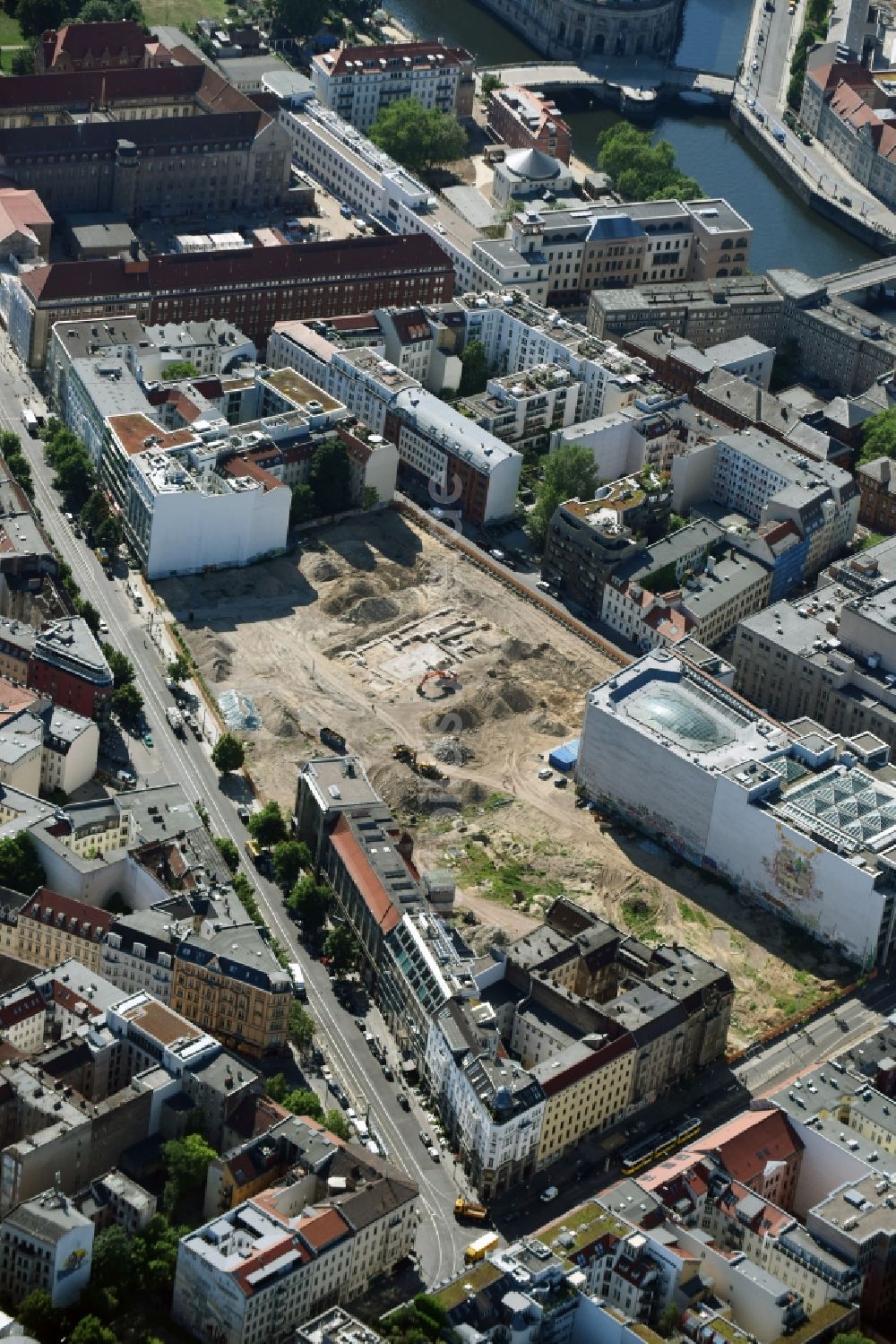 Luftbild Berlin - Baustelle zum Neubau auf dem Areal am Tacheles an der Oranienburger Straße im Ortsteil Mitte in Berlin, Deutschland