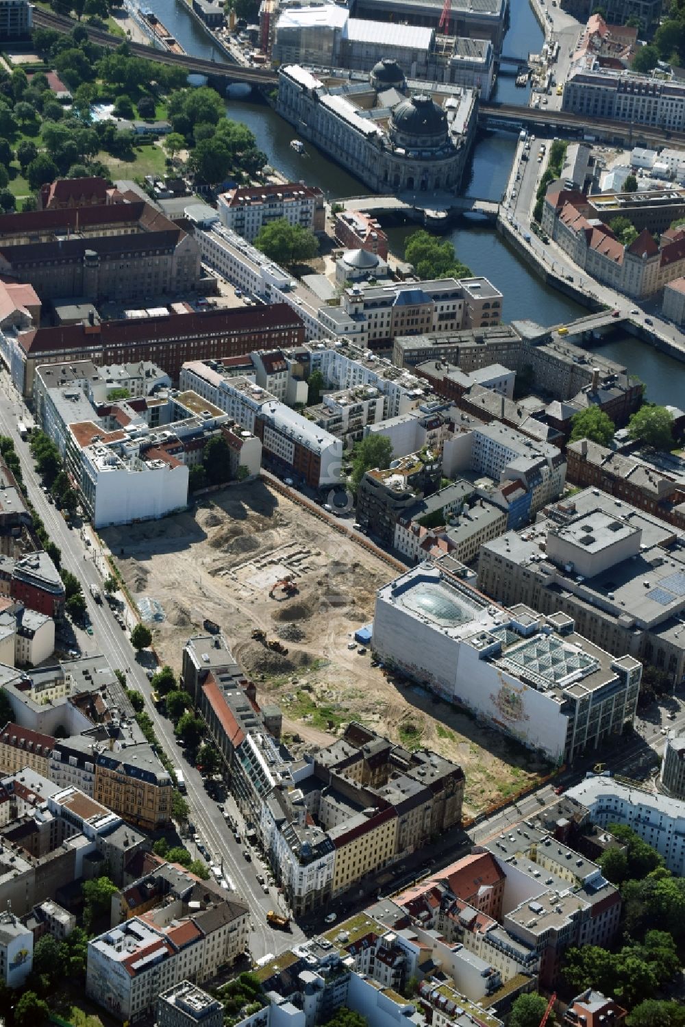 Luftaufnahme Berlin - Baustelle zum Neubau auf dem Areal am Tacheles an der Oranienburger Straße im Ortsteil Mitte in Berlin, Deutschland