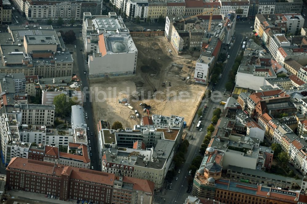 Luftbild Berlin - Baustelle zum Neubau auf dem Areal am Tacheles an der Oranienburger Straße im Ortsteil Mitte in Berlin, Deutschland