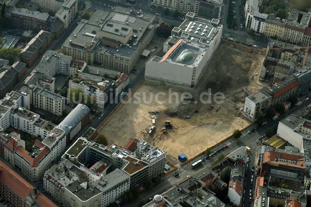 Luftbild Berlin - Baustelle zum Neubau auf dem Areal am Tacheles an der Oranienburger Straße im Ortsteil Mitte in Berlin, Deutschland