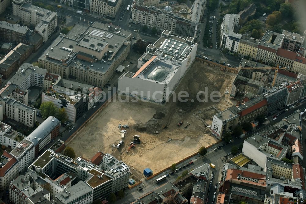 Berlin von oben - Baustelle zum Neubau auf dem Areal am Tacheles an der Oranienburger Straße im Ortsteil Mitte in Berlin, Deutschland