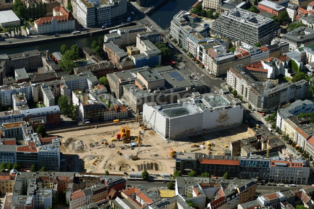 Berlin von oben - Baustelle zum Neubau auf dem Areal am Tacheles an der Oranienburger Straße im Ortsteil Mitte in Berlin, Deutschland