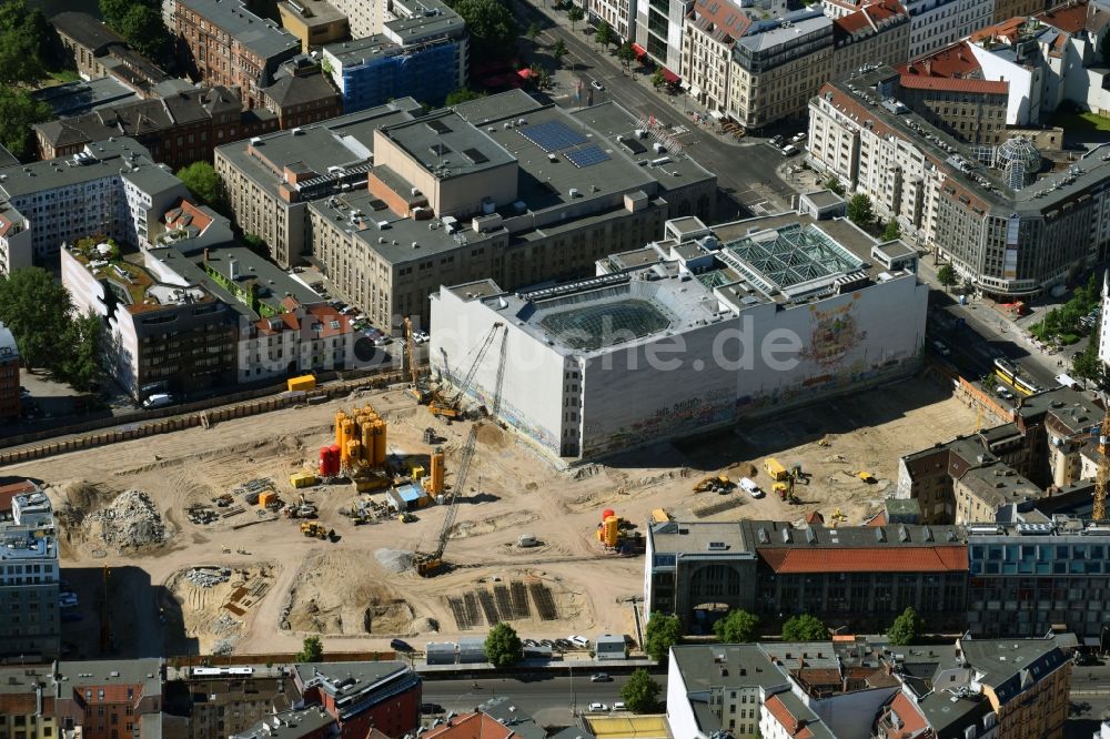 Luftaufnahme Berlin - Baustelle zum Neubau auf dem Areal am Tacheles an der Oranienburger Straße im Ortsteil Mitte in Berlin, Deutschland