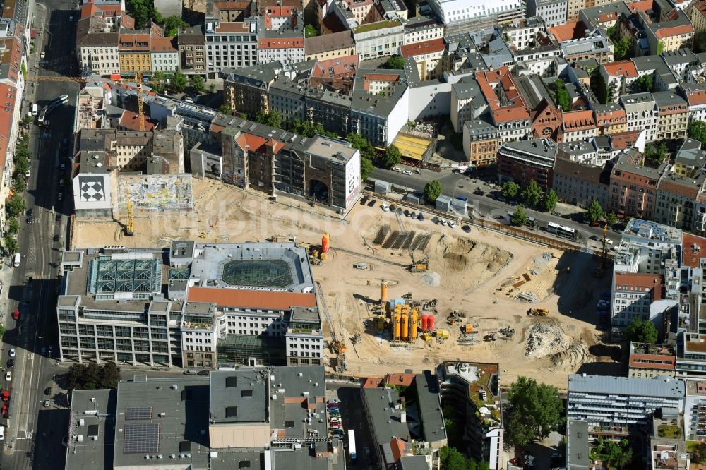 Luftbild Berlin - Baustelle zum Neubau auf dem Areal am Tacheles an der Oranienburger Straße im Ortsteil Mitte in Berlin, Deutschland