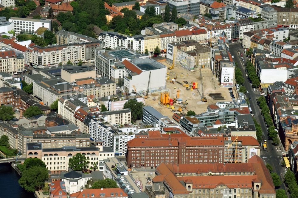 Berlin von oben - Baustelle zum Neubau auf dem Areal am Tacheles an der Oranienburger Straße im Ortsteil Mitte in Berlin, Deutschland