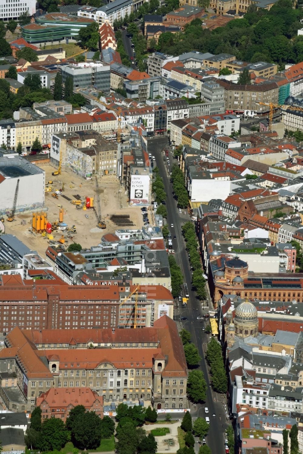 Luftbild Berlin - Baustelle zum Neubau auf dem Areal am Tacheles an der Oranienburger Straße im Ortsteil Mitte in Berlin, Deutschland