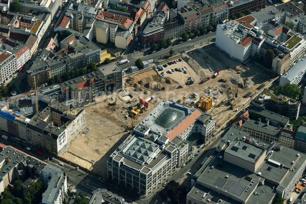 Luftbild Berlin - Baustelle zum Neubau auf dem Areal am Tacheles an der Oranienburger Straße im Ortsteil Mitte in Berlin, Deutschland