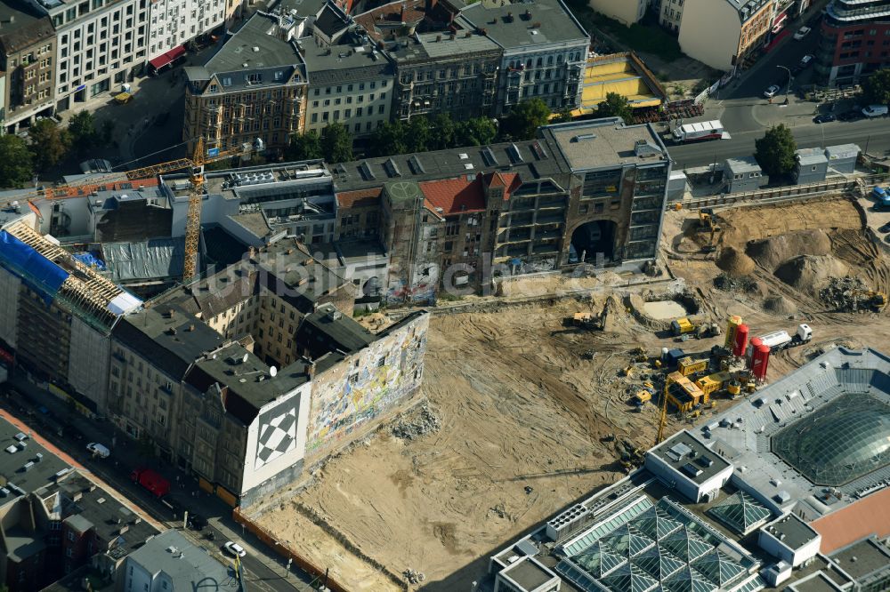 Luftaufnahme Berlin - Baustelle zum Neubau auf dem Areal am Tacheles an der Oranienburger Straße im Ortsteil Mitte in Berlin, Deutschland