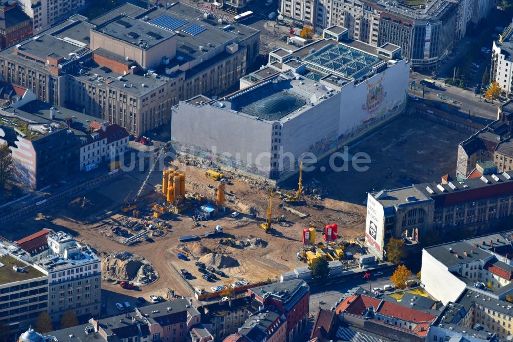 Berlin von oben - Baustelle zum Neubau auf dem Areal am Tacheles an der Oranienburger Straße im Ortsteil Mitte in Berlin, Deutschland