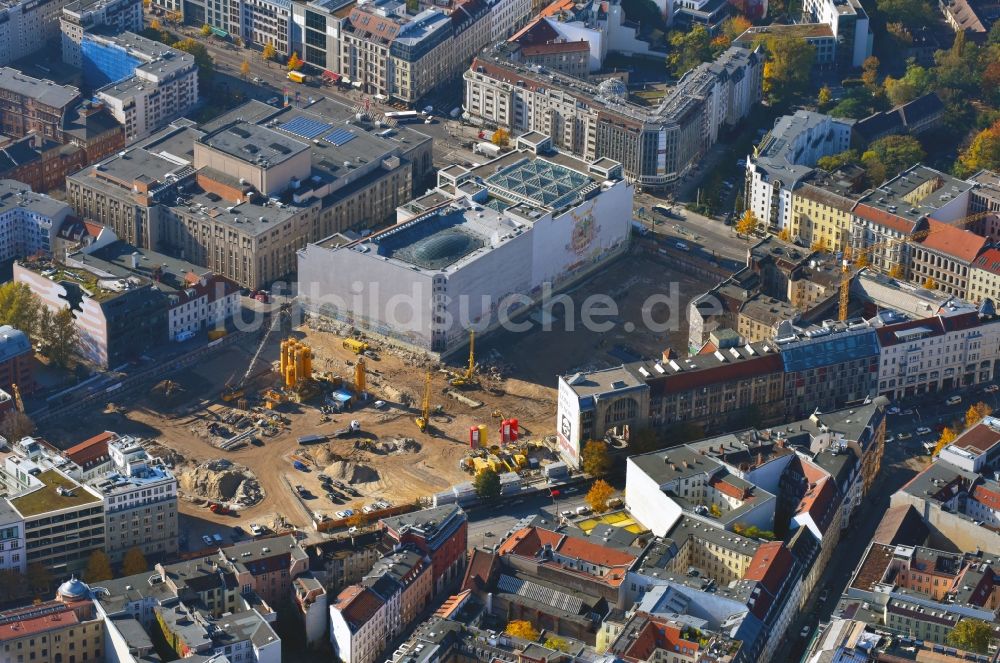 Berlin aus der Vogelperspektive: Baustelle zum Neubau auf dem Areal am Tacheles an der Oranienburger Straße im Ortsteil Mitte in Berlin, Deutschland