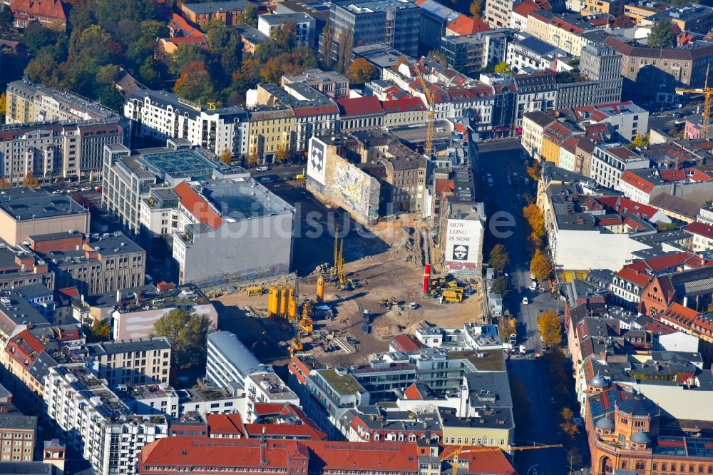 Berlin von oben - Baustelle zum Neubau auf dem Areal am Tacheles an der Oranienburger Straße im Ortsteil Mitte in Berlin, Deutschland