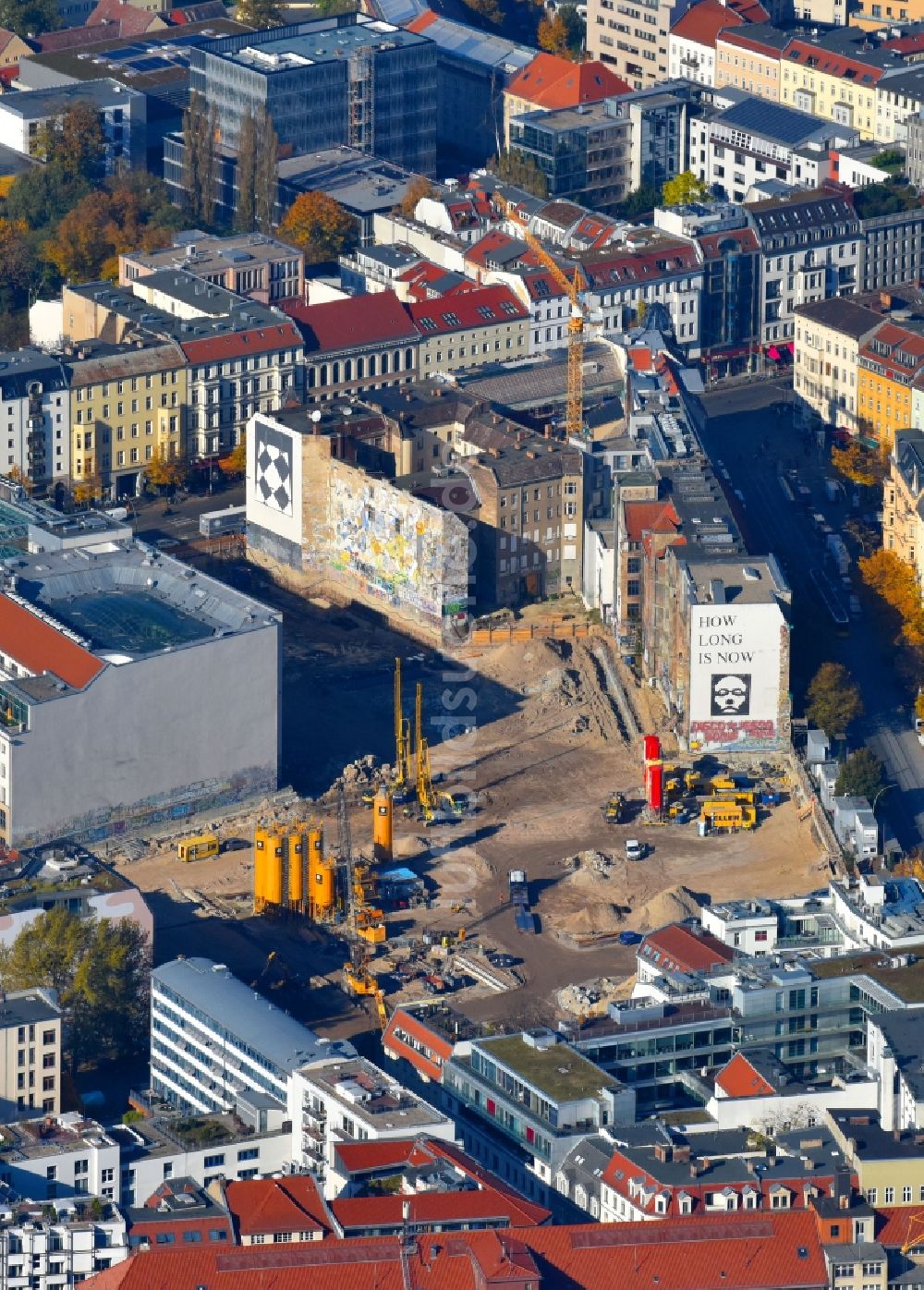 Berlin von oben - Baustelle zum Neubau auf dem Areal am Tacheles an der Oranienburger Straße im Ortsteil Mitte in Berlin, Deutschland